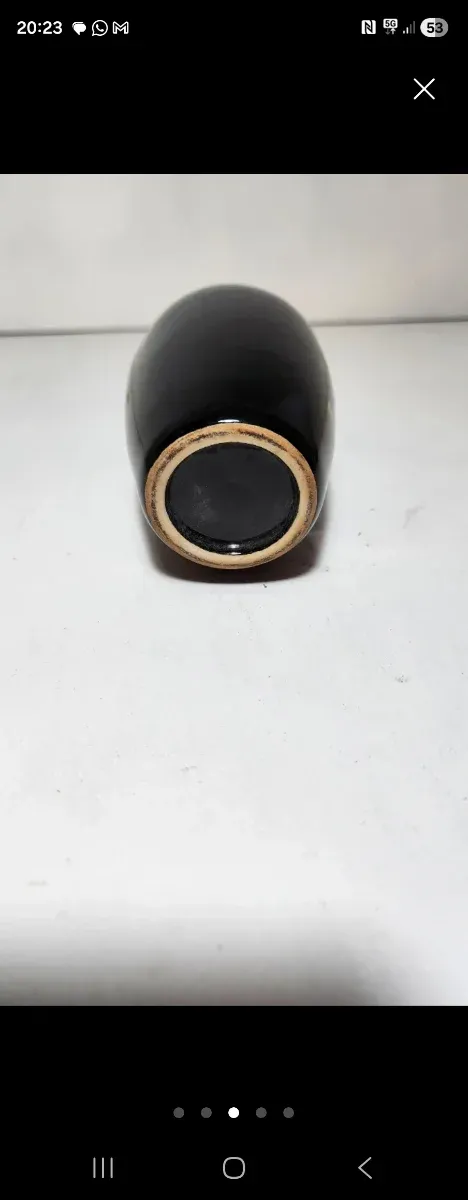 Bonito jarrón vintage en cerámica vidriada negra.