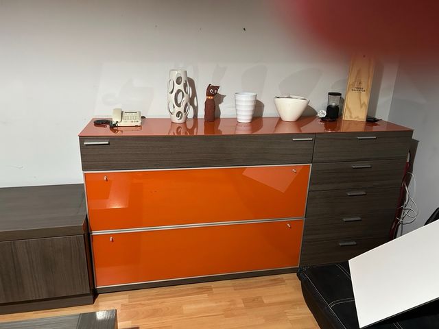 Tavolino in legno e vetro arancione