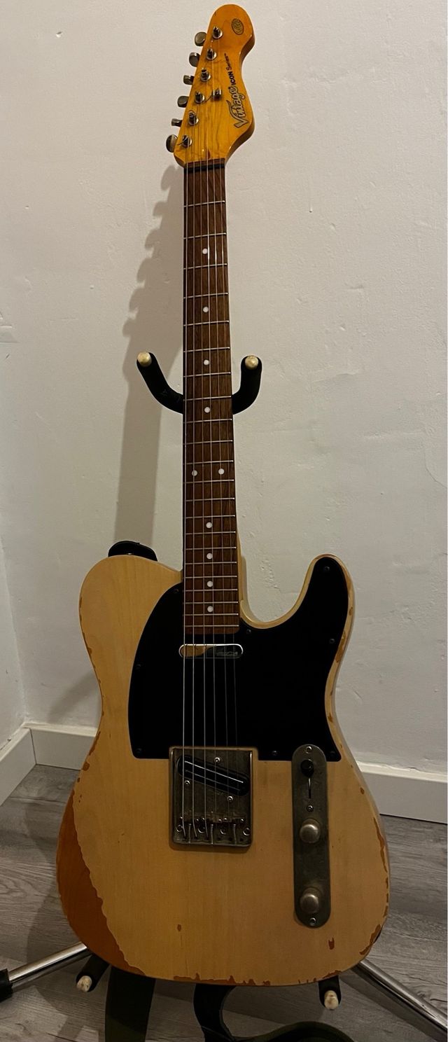 Guitarra Telecaster Vintage Icon V62