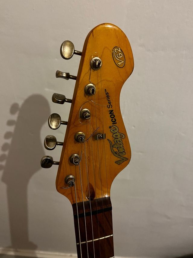 Guitarra Telecaster Vintage Icon V62