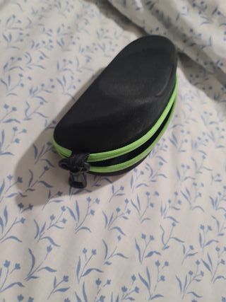 Gafas de sol H&M negras y moradas