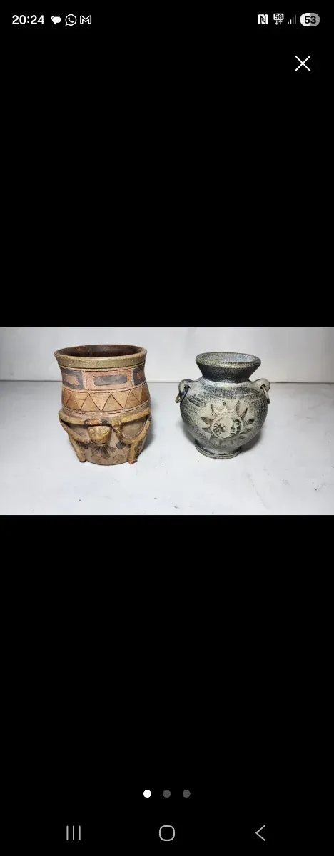 Pareja de piezas de cerámica artesanal.  Vaso dec