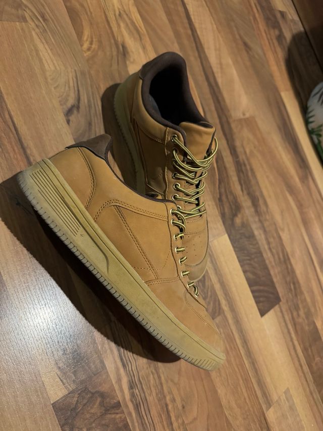 Zapatillas Beige y Marrón