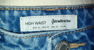 Pantalón vaquero mujer Stradivarius.