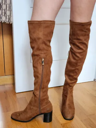 Botas altas marrones de ZARA