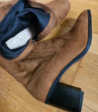 Botas altas marrones de ZARA