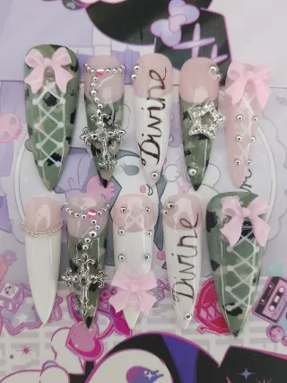 Uñas press on militar