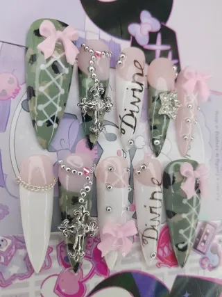 Uñas press on militar