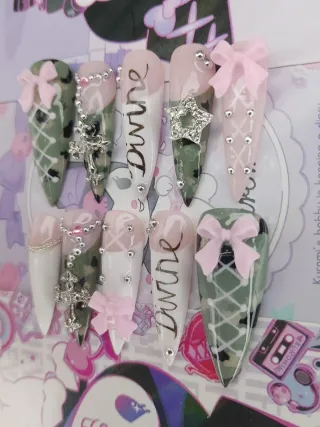 Uñas press on militar