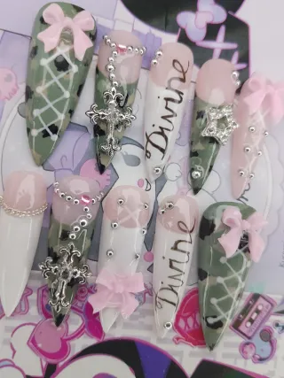 Uñas press on militar