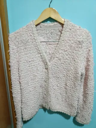 Chaqueta rosa pastel con botones joya