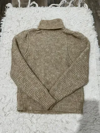Jersey de cuello alto beige y marrón