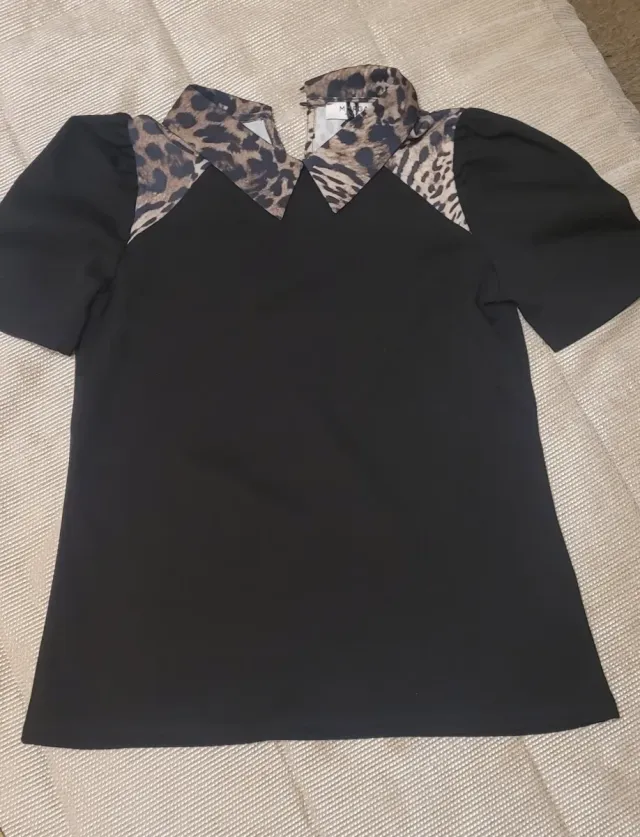 Camisa manga corta con estampado animal print