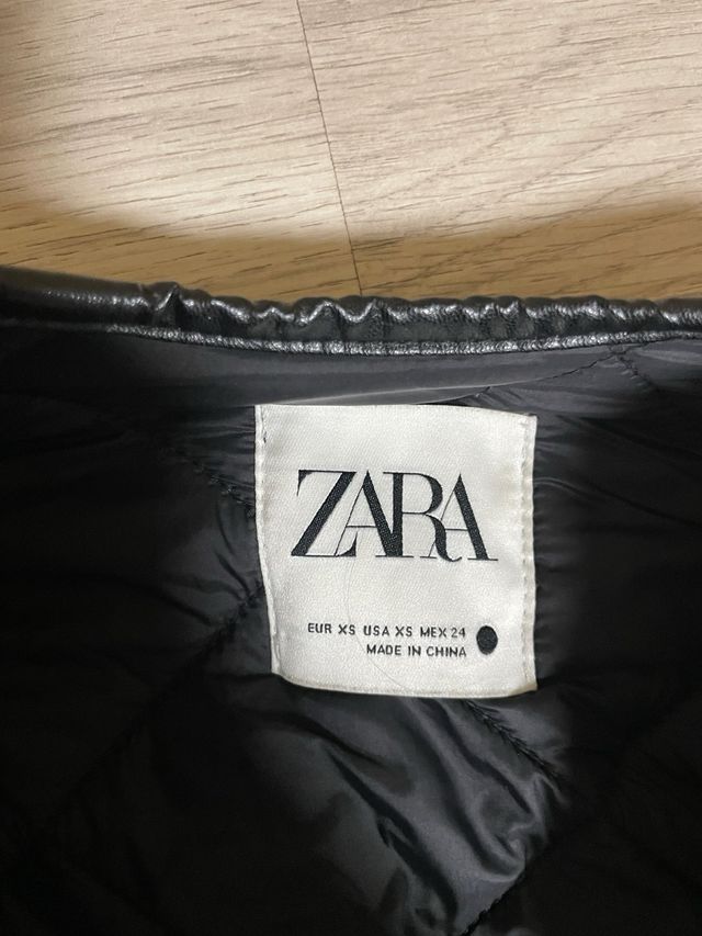 Abrigo largo acolchado negro.  talla hasta 42