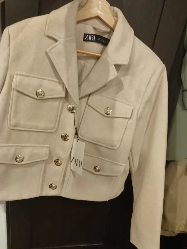 Chaqueta Zara Beige Bolsillos Dorados