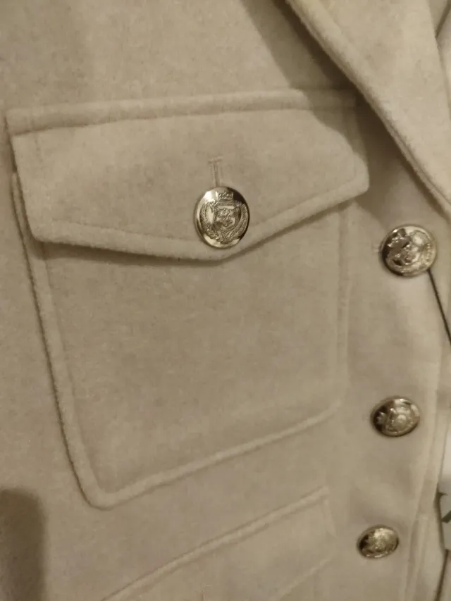 Chaqueta Zara Beige Bolsillos Dorados