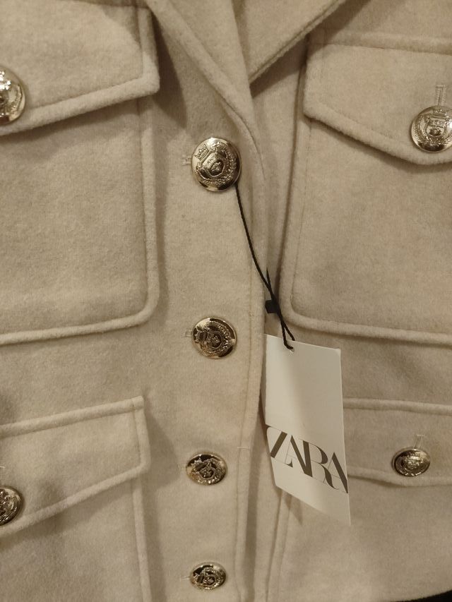 Chaqueta Zara Beige Bolsillos Dorados