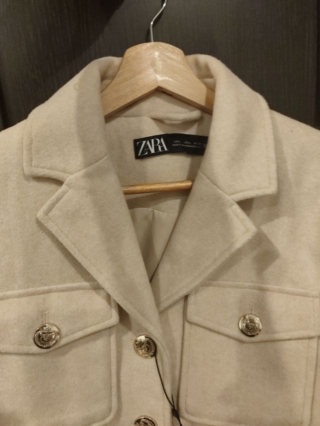 Chaqueta Zara Beige Bolsillos Dorados