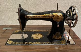 Máquina de coser Singer antigua + mueble