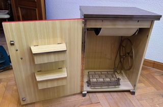 Máquina de coser Singer antigua + mueble