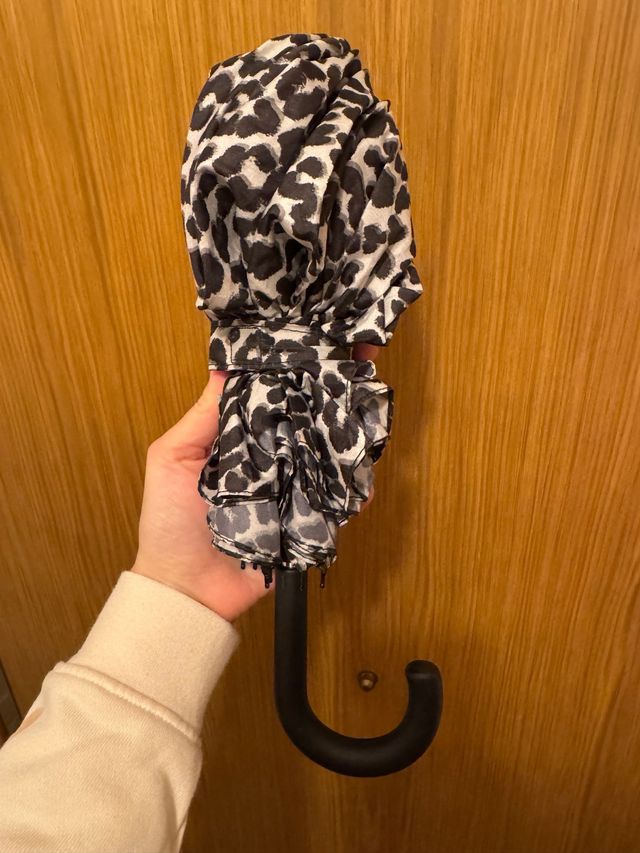 Paraguas plegable estampado.