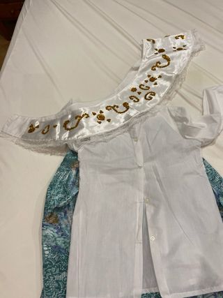 Traje regional blanco y verde