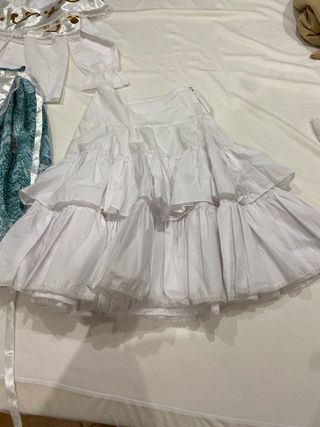 Traje regional blanco y verde