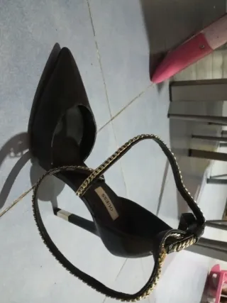 Zapatos Guess Tacón Alto Talla 37 Negro/Dorado