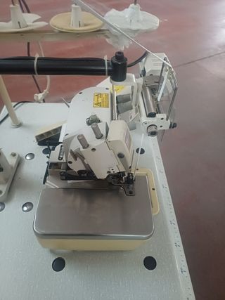 Máquina Overlock Pegasus M752