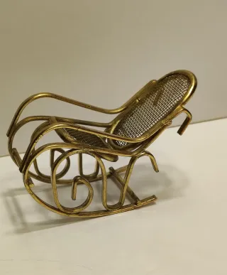 Sedia a dondolo mignon in ottone