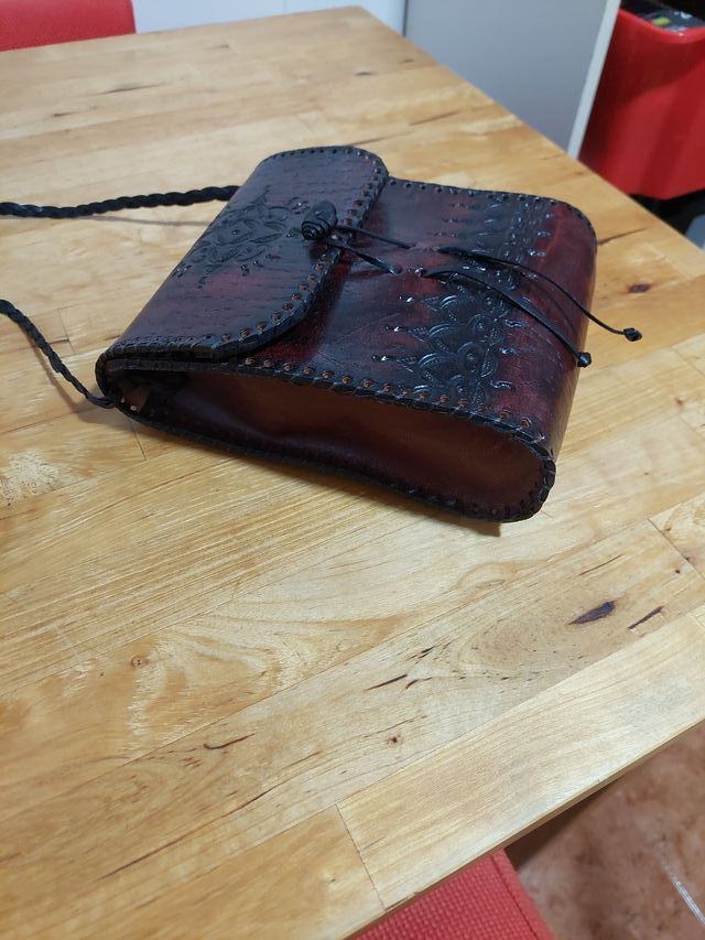 Bolso de piel artesanal
