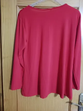 Blusa roja con encaje