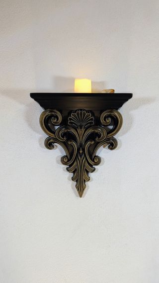 Prateleira Gótica Pintada à Mão Dourada