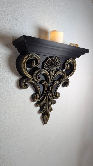 Prateleira Gótica Pintada à Mão Dourada