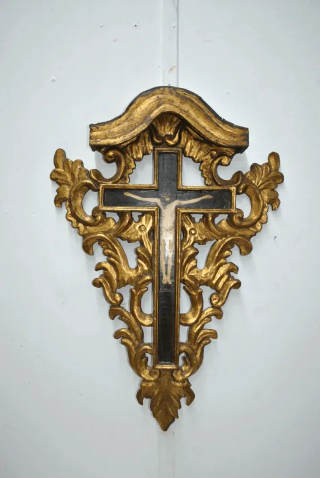 Antiguo crucifijo cornucopia S.XVII