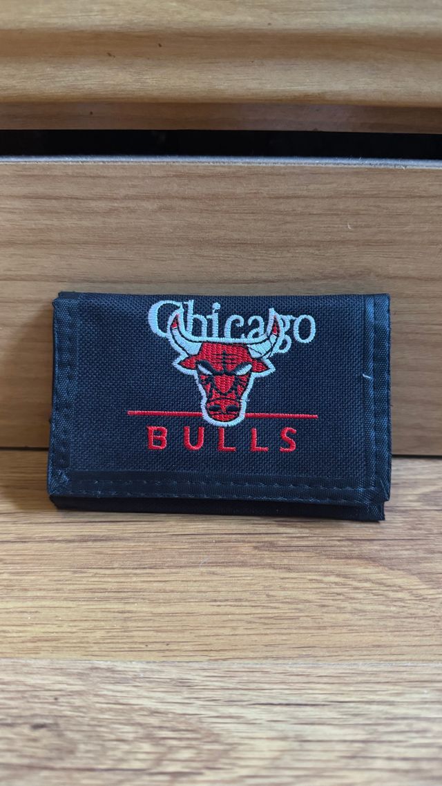 Cartera Chicago Bulls Negra y Roja
