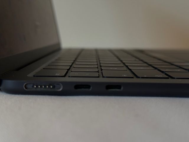 MacBook Air M2 13.6 8GB Medianoche + Caja 