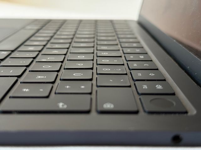 MacBook Air M2 13.6 8GB Medianoche + Caja 