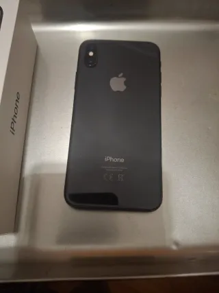 iPhone X 64GB + Batteria esterna + custodie e portacarte