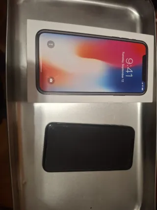 iPhone X 64GB + Batteria esterna + custodie e portacarte