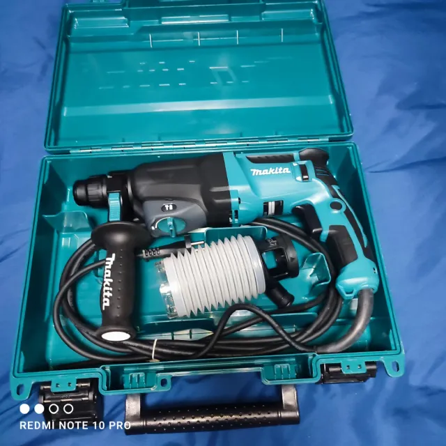 Taladro ligero Makita con maletín