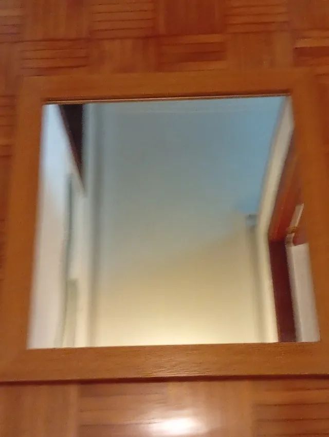 Espejo cuadrado de madera y cristal