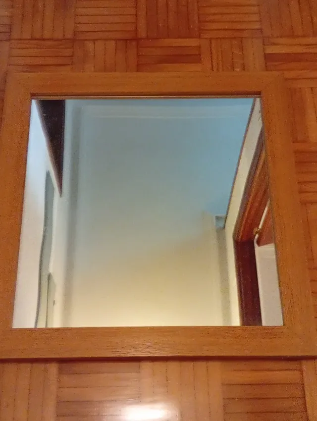Espejo cuadrado de madera y cristal