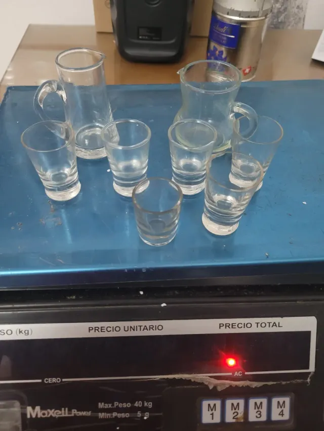 Jarras e vasos de vidro antigos