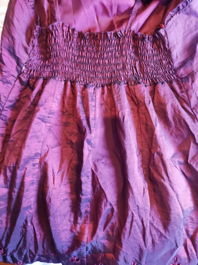 Vestido fiesta burdeos tornasolado T.48.con chal.