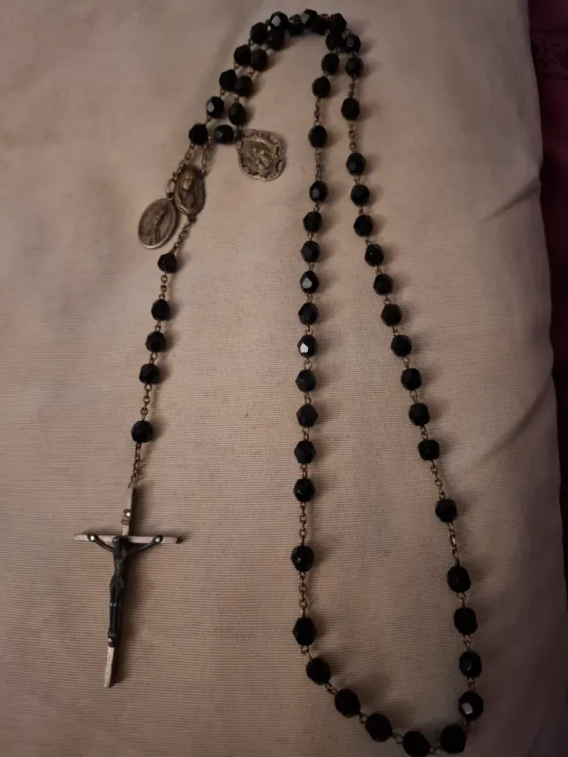 Rosario azabache con medallas de plata