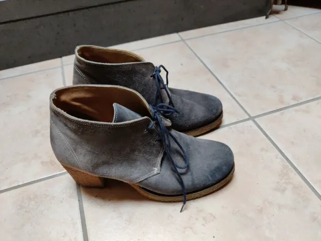 Tronchetti scamosciati grigi con tacco