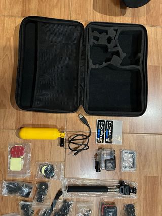 Cámara GoPro Hero 4 + Accesorios