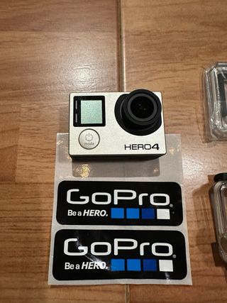 Cámara GoPro Hero 4 + Accesorios