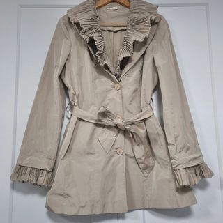 Preciosa gabardina de Takezo nueva